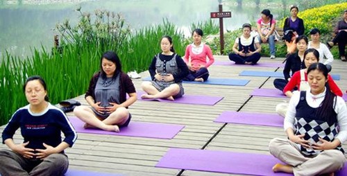 China is setting out to arm its expectant mothers with better knowledge of healthcare during pregnancy and childbirth. 