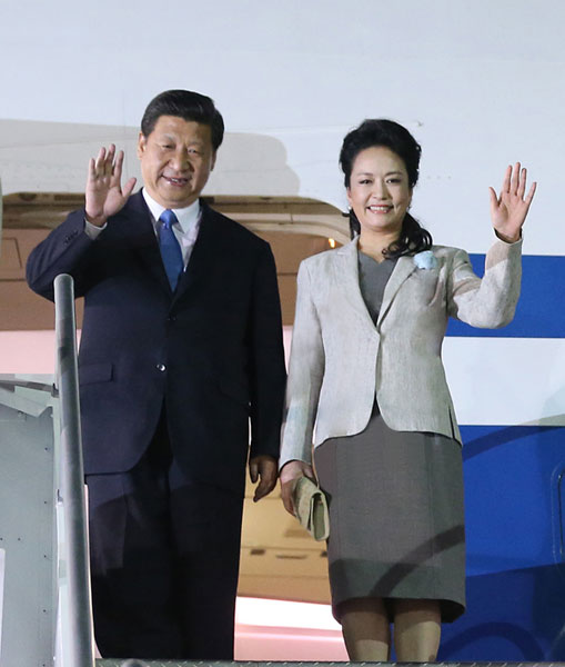 President Xi Jinping and his wife Peng Liyuan arrive at San Jose, capital of Costa Rica, on Sunday. Lan Hongguang / Xinhua