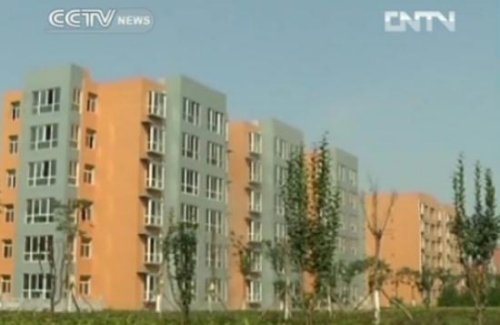  Many rural areas in China have been rebuilt into new towns. More rural residents now have the chance to enjoy the benefits of urban life. (Photo/CNTV)