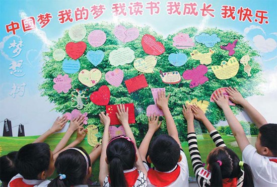 Primary school students in Jinan, Shandong province, share their book reviews in a reading activity themed My Dream, Chinese Dream in May. Sheng Hong / Xinhua