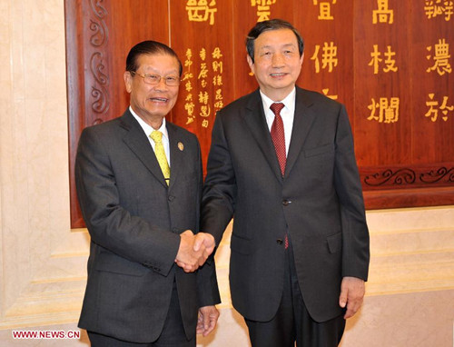 Chinese Vice Premier Ma Kai (R) meets with Lao Deputy Prime Minister Somsavat Lengsavad during the first China-South Asia Expo, in Kunming, capital of southwest China's Yunnan Province, June 6, 2013. (Xinhua/Lin Yiguang) 