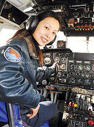 Wang Yaping, the female astronaut who will probably be sent into space when the Shenzhou-10 spacecraft lifts off this summer. (chinamil.com.cn)