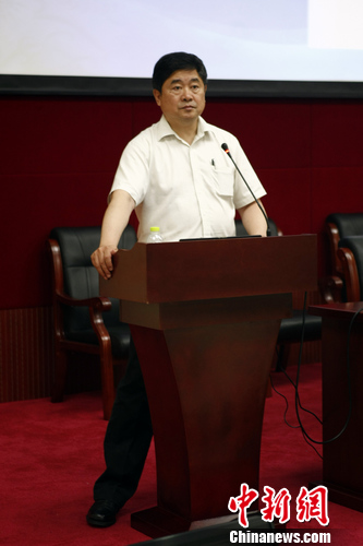 Shan Jixiang, curator of the Palace Museum, delivered at the Beijing Chinese Language and Culture College.