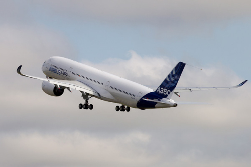 The new Airbus A350 takes off for its maiden flight at the Toulouse-Blagnac airport in southwestern France June 14, 2013. Europe's newest passenger jet, the Airbus A350, successfully began its maiden flight on Friday. [Provided to chinadaily.com.cn]