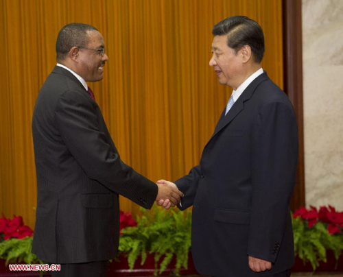 Chinese PresidentXi Jinping(R) meets with Ethiopian Prime Minister Hailemariam Desalegn in Beijing, capital of China, June 14, 2013. (Xinhua/Huang Jingwen) 