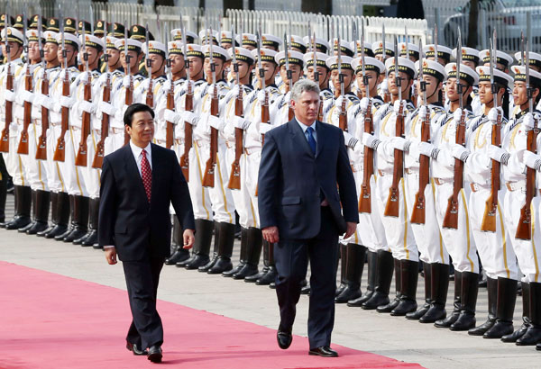 Vice-President Li Yuanchao and Cuban First Vice-President Miguel Diaz-Canel review the guard of honor in Beijing on Monday. Xu Jingxing / China Daily