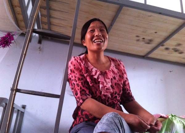 Xie Huijuan, Xie Yunfeng's wife,talks about her husband's business in the United States in Luoyang, Henan province,June 20, 2013.