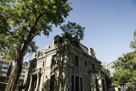 Mined for many local ghost tales, No.81 on Chaoyangmennei Dajie is full of haunting
