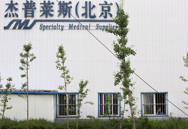 Chip Starnes, co-owner of Specialty Medical Supplies, looks out a window at the company's plant on the outskirts of Beijing, where he says he's been kidnapped by workers over a labor dispute, June 24, 2013. [Photo/Xinhua]