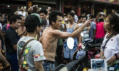 A restaurant owner gestures at animal rights activist Du Yufeng during a verbal fight in Yulin, South China's Guangxi Zhuang Autonomous Region on June 21, locally known as Dog Meat Festival. Photo: Li Hao/GT