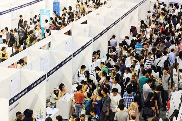 A job fair for college graduates is held at Shanghai International Exhibition Center on June 16. More than 450 companies offered about 10,000 positions at the fair. LAI XINLIN / FOR CHINA DAILY 