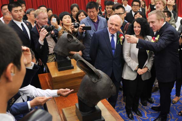 Two imperial bronze sculptures, looted from Beijing's Yuanmingyuan Garden in 1860, are handed over to the National Museum of China during a donation ceremony on Friday. PHOTO BY LI XIN / XINHUA 