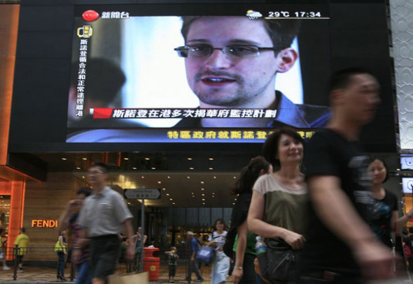 A TV screen shows a news report of Edward Snowden, a former CIA employee who leaked top-secret documents about sweeping U.S. surveillance programs, at a shopping mall in Hong Kong on June 23, 2013. (Photo: CRIENGLISH.com/Imagine China)