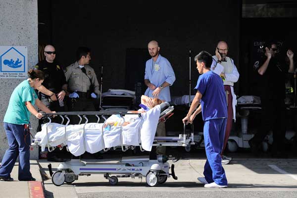 An injured survivor is transferred to San Francisco General Hospital. Chen gang / Xinhua 