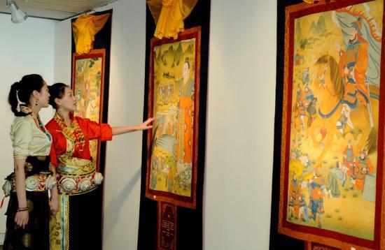 Tibetan Thangka artists have recently completed a three year project portraying a story from the classic Chinese novel Romance of the Three Kingdoms. (Photo: CNTV)