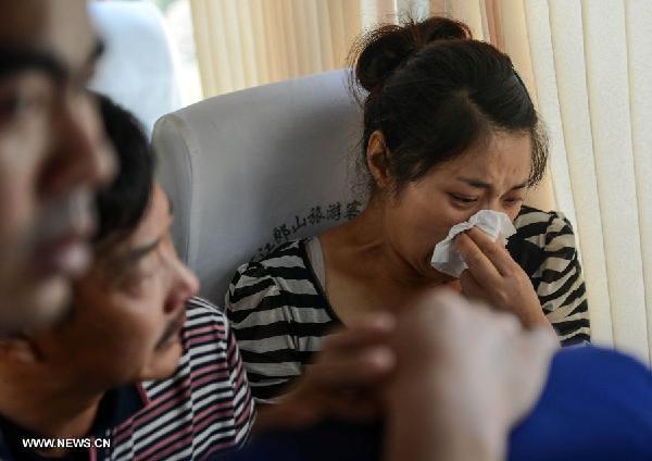The relatives of an air crash victim sit on a bus from east China's Jiangshan to Shanghai to catch a plane for the United States, in Jiangshan City, east China's Zhejiang Province, July 8, 2013. Two Chinese passengers Wang Linjia and Ye Mengyuan were killed in a crash landing of an Asiana Airlines Boeing 777 at San Francisco airport on Saturday morning. Their family members headed for the United States on Monday. (Xinhua/Han Chuanhao) 