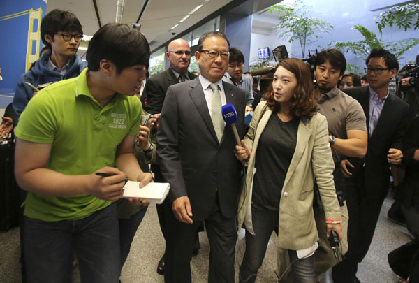 The president and CEO of Asiana Airlines, Yoon Young-Doo arrives at San Francisco Airport International Airport July 9, 2013. Yoon arrived in San Francisco on Tuesday to meet with US investigators and survivors of the Saturday plane crash that killed two people and injured more than 180. [Photo/Agencies]