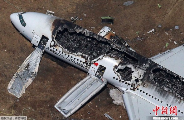 Photo taken on July 6 shows an Asiana Airlines flight from Seoul crashes while landing at San Francisco airport. [CNS Photo] 