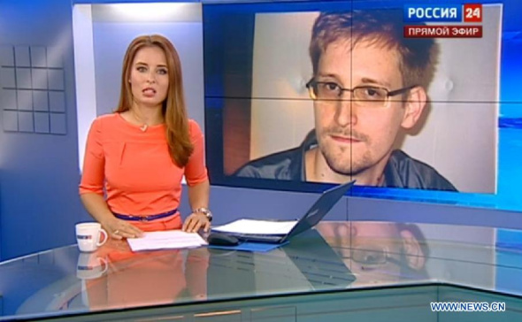 The video clip of Russian national TV news program on July 12, 2013 shows a news anchor talking about former US spy agency contractor Edward Snowden in Moscow, Russia. Edward Snowden planned to meet Russian activists, lawyers as well as representatives from other organizations on Friday, the Interfax news agency reported. (Xinhua/Jiang Kehong)