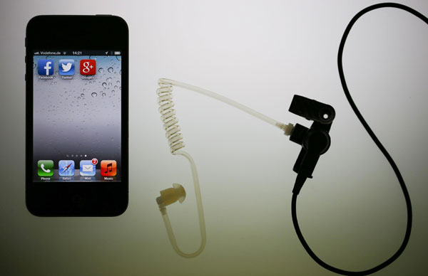 The application icons of Facebook, Twitter and Google are displayed on an iPhone next to an earphone set in this illustration photo taken in Berlin, June 17, 2013. [Photo/Agencies]  