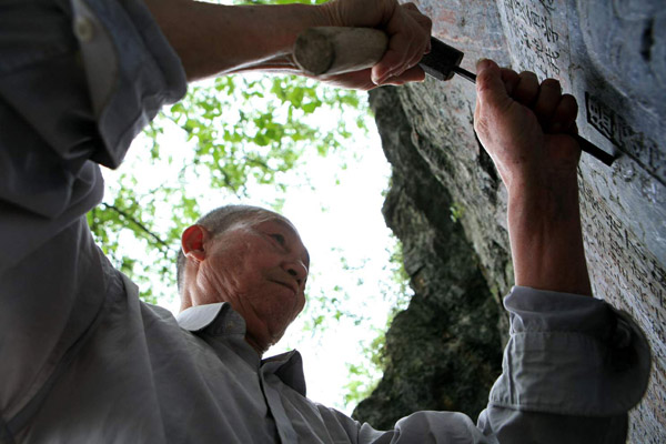 Jiang Jiwei carved daily before passing away in 2009.