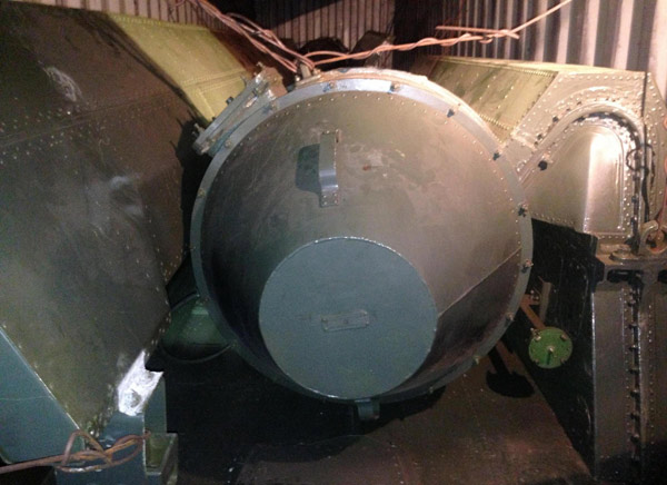 A long, green missile-shaped object is seen inside the North Korean flagged ship Chong Chon Gang docked at the Manzanillo Container Terminal in Colon City July 16, 2013.[Photo/Agencies]
