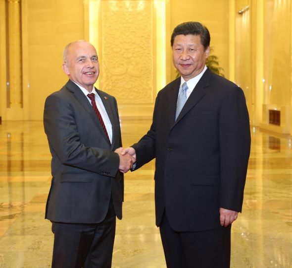 Chinese President Xi Jinping (R) shakes hands with Swiss President Ueli Maurer during their meeting in Beijing, capital of China, July 18, 2013. (Xinhua/Liu Weibing)