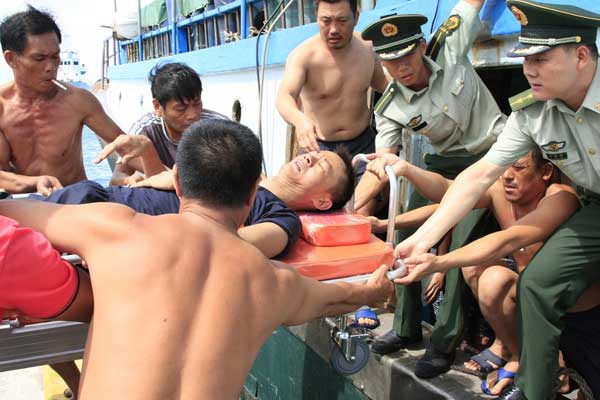Fisherman Lu Rongzhuan, who is suffering from severe decompression sickness, is evacuated to hospital in Sansha, Hainan province. The Sansha People's Hospital, which opened on Friday, will soon be equipped with a hyperbaric chamber for the treatment of decompression sickness. Huang Yiming / China Daily