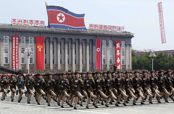 The DPRK's famale soldiers march acorss Kim Il-sung Square on a parade to mark the 60th anniversary of Korean War armistice. [Photo/Agencies]