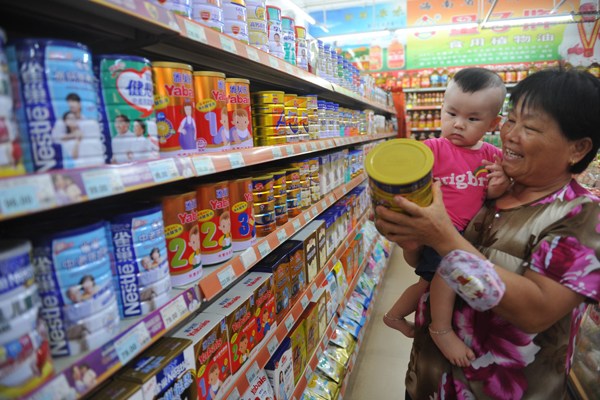 Having low confidence in domestic baby formula brands, Chinese consumers have turned to imported formula but are finding a growing number of problems with those products, too. Meng Zhongde / for China Daily