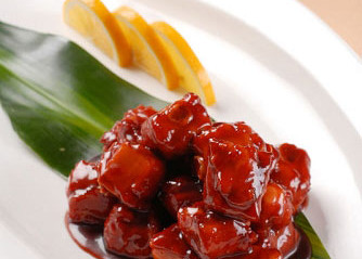 Beijing Black pork is ideal for the traditional dish of sweet and sour spare ribs. [Photo:www.ce.cn]