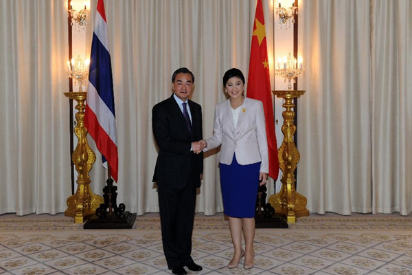 Thai Prime Yingluck Shinawatra met with Chinese Foreign Minister Wang Yi here on Friday to discuss issues pertaining to both bilateral and China-ASEAN relations.