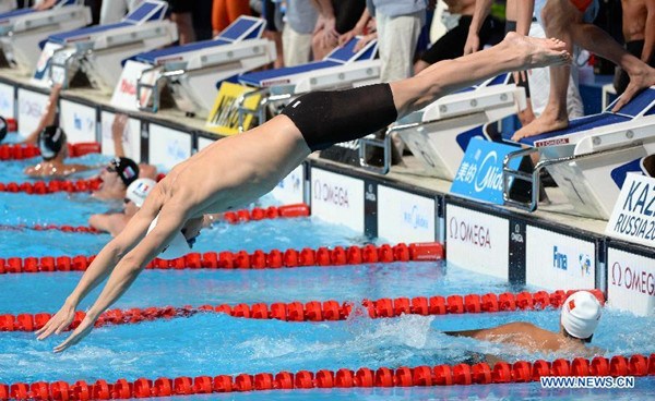 Sun Yang of Team China competes during men's 4x200m freestyle final of the swimming competition of the 15th FINA World Championships at Palau Sant Jordi in Barcelona, Spain on Aug. 2, 2013. Team China took the bronze medal with 7:04.74. (Xinhua/Guo Yong)
