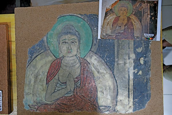 Experts have collected some murals at Tiantishan Grottoes for restoration. [Photo by Chen Xi/For China Daily]