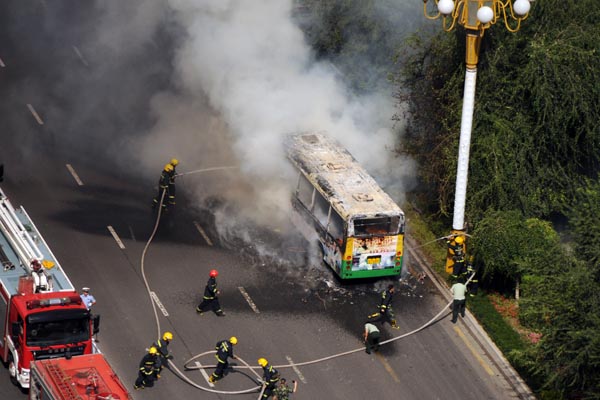 Firefighters put out a bus fire in Urumqi, the Xinjiang Uygur autonomous region, on Monday. One person died and at least 31 were injured. Local government said the fire was caused by an aging circuit in the bus that burst into flames.Qiu Jianwei / for China Daily 