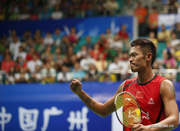 Lin Dan of China celebrates a score during the men's singles semifinal against Nguyen Tien Minh of Vietnam at the 2013 BWF World Championships in Guangzhou, capital of south China's Guangdong Province, Aug. 10, 2013. Lin Dan won 2-0. (Xinhua/Bai Xuefei)