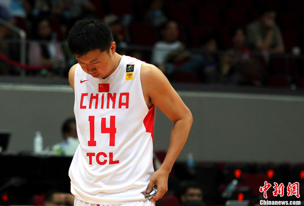 Wang Zhizhi plays during their game against Jordan at the Asian Basketball Championships on August 10, 2013. (Photo/CNS)