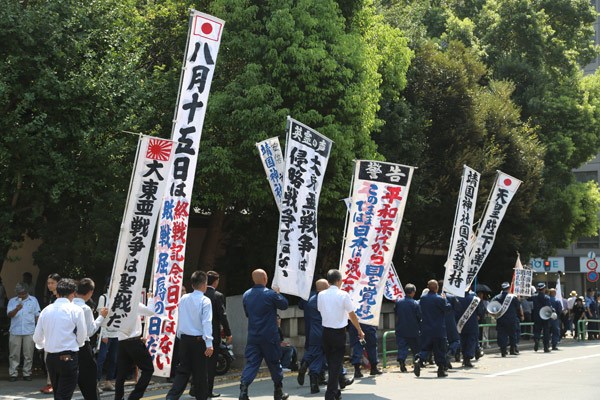 Right-wing activists carry banners at the Yasukuni Shrine on Thursday, on the anniversary of Japan's surrender in World War II. Cai Hong / China Daily