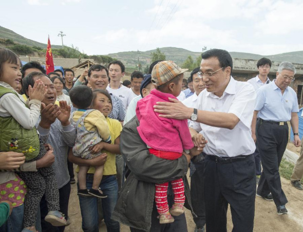 Chinese Premier Li Keqiang comforts a boy at quake-hit Yongguang Village in Meichuan Township, Minxian County, northwest China's Gansu Province, Aug. 17, 2013. Li has urged help for residents in quake-hit areas to deal with the upcoming winter while he visited Gansu Province. Minxian is one of the places struck by the 6.6-magnitude quake on July 22 which killed at least 95 people.(Xinhua/Li Xueren) 