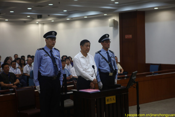 Bo Xilai stands open trial at the Jinan Intermediate People's Court on August 22 for charges of bribery, graft and abuse of power. The trail continued at 8:39 a.m. today. (Photo: people.com.cn)
