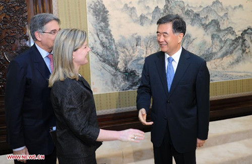Chinese Vice Premier Wang Yang (R) meets with Brazilian Presidential Chief of Staff Gleisi Hoffmann (C) in Beijing, capital of China, Aug. 26, 2013. (Xinhua/Zhang Duo) 