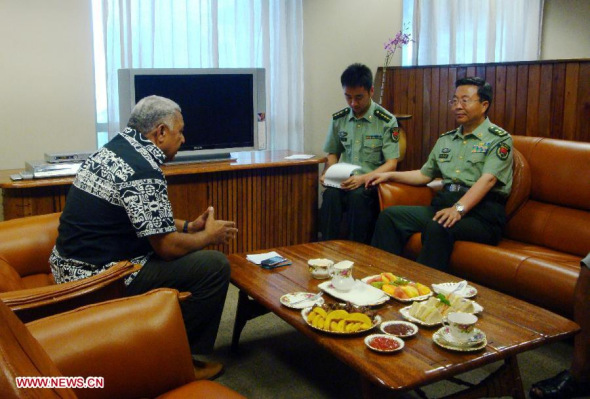 Fijian Prime Minister and Commander of the Republic of Fiji Military Forces Commodore Josaia Voreqe Bainimarama (L) meets with Wang Guanzhong, deputy chief of general staff of the Chinese People's Liberation Army, in the Fijian town of Nadi, Aug. 28, 2013. Josaia Voreqe Bainimarama on Wednesday met Wang Guanzhong and praised the military ties between the two countries. (Xinhua/Gu Wei) 