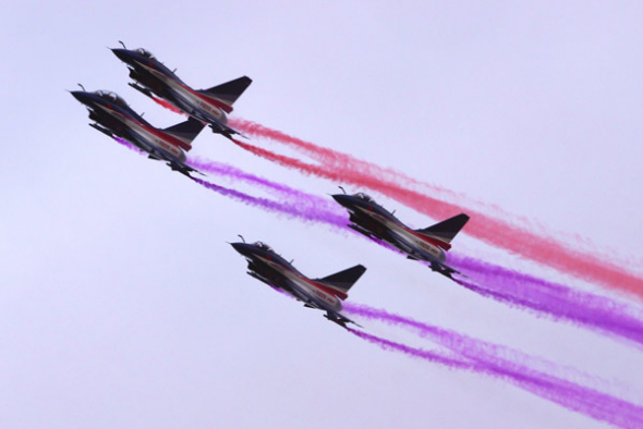 The People's Liberation Army's August 1st Aerobatics Team performs at the MAKS-2013 air show in Zhukovsky on Friday. SHEN JINKE / FOR CHINA DAILY