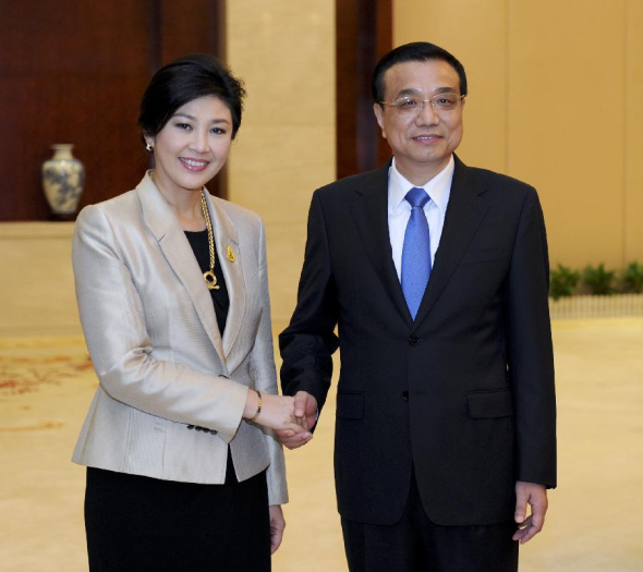 Chinese Premier Li Keqiang (R) meets with Thai Prime Minister Yingluck Shinawatra, who is here to attend the 10th ASEAN-China Expo, in Nanning, capital of south China's Guangxi Zhuang Autonomous Region, Sept. 2, 2013. (Xinhua/Zhang Duo) 