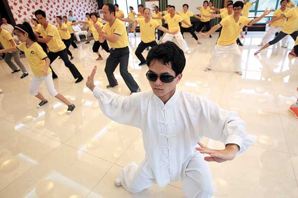 Li Langshu (above) and Zheng Yuankang (below) teach at the China Swordmen's Society in Beijing, a civil tai chi organization that gives free lessons to people who are interested in learning tai chi over weekends. Photos by Zhang Wei / China Daily