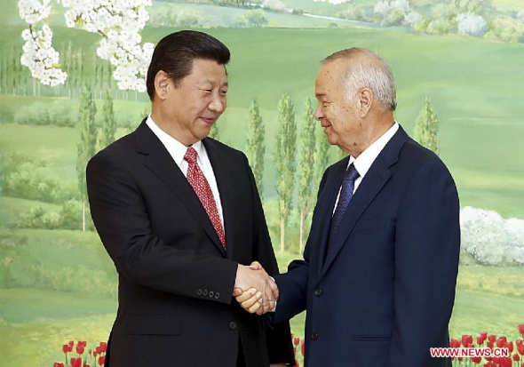 Chinese President Xi Jinping (L) shakes hands with Uzbekistan's President Islam Karimov during a welcome ceremony before their talks in Tashkent, Uzbekistan, Sept. 9, 2013. Xi arrived here on Sept. 8, 2013 for a state visit to Uzbekistan. (Xinhua/Ju Peng)