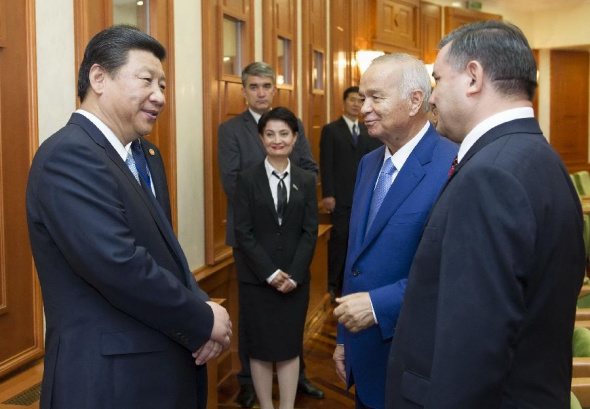 Chinese President Xi Jinping (L) visits the Uzbek Senate with the accompany of Uzbekistan's President Islam Karimov in Tashkent, Uzbekistan, Sept. 9, 2013. (Xinhua/Huang Jingwen)