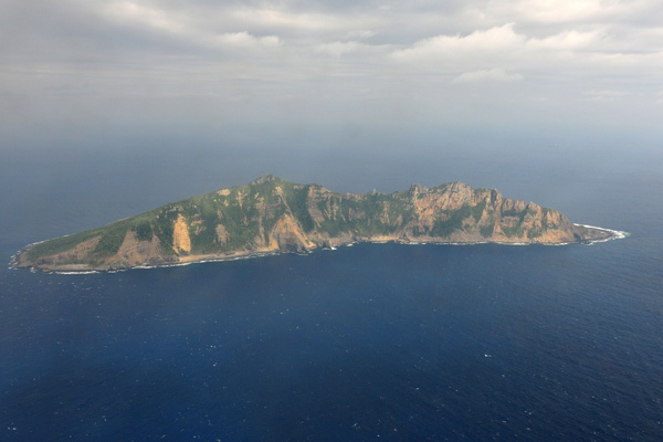 The Chinese Foreign Ministry expressed grave concern on Tuesday over Japanese Chief Cabinet Secretary Yoshihide Suga's remarks on the Diaoyu Islands, stressing that China will not tolerate actions that violate its territorial sovereignty. Xinhua