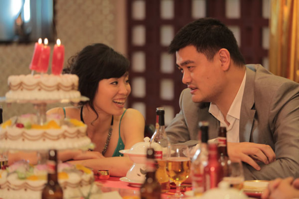 The short film warning against drunken driving while promoting the use of designated drivers features the couple of Yao Ming and Ye Li. [Photo Provided to China Daily]