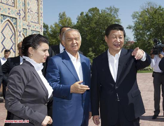 Chinese President Xi Jinping (R, front) visits the ancient Ulugh Beg  Observatory with the company of Uzbekistan's President Islam Karimov (C) in Samarkand, Uzbekistan, Sept. 10, 2013. (Xinhua/Huang Jingwen)